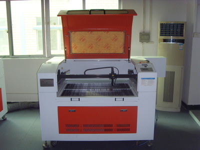 【大幅面皮革激光切割機(jī) 服裝加工設(shè)備 激光機(jī) 布料激光切割機(jī)】?jī)r(jià)格,廠家,圖片,激光焊機(jī),東莞市冠力激光科技-